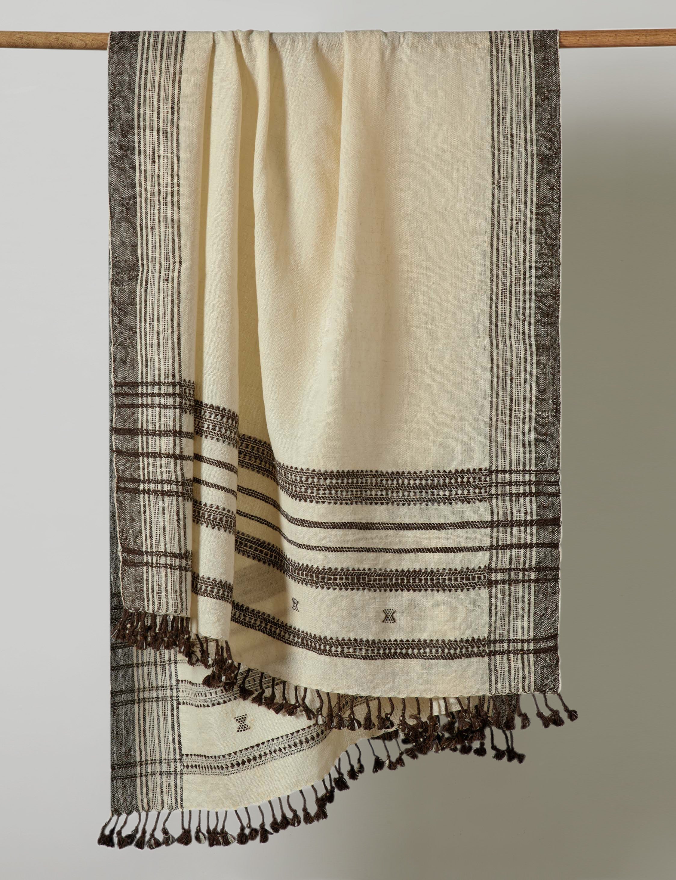 Manorma Throw