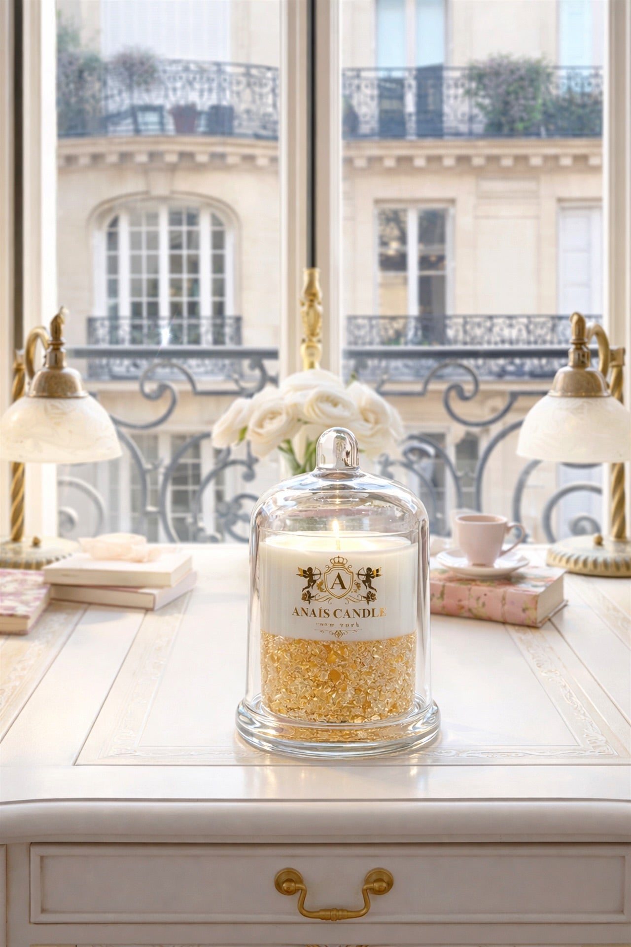 Majesté Dorée Gold Leaf Candle With Bell Cloche