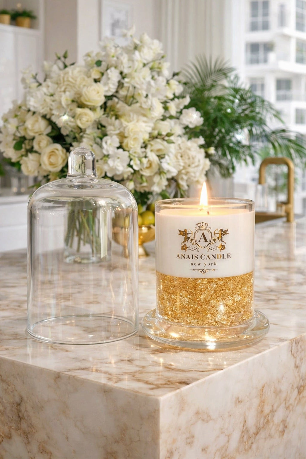 Majesté Dorée Gold Leaf Candle With Bell Cloche