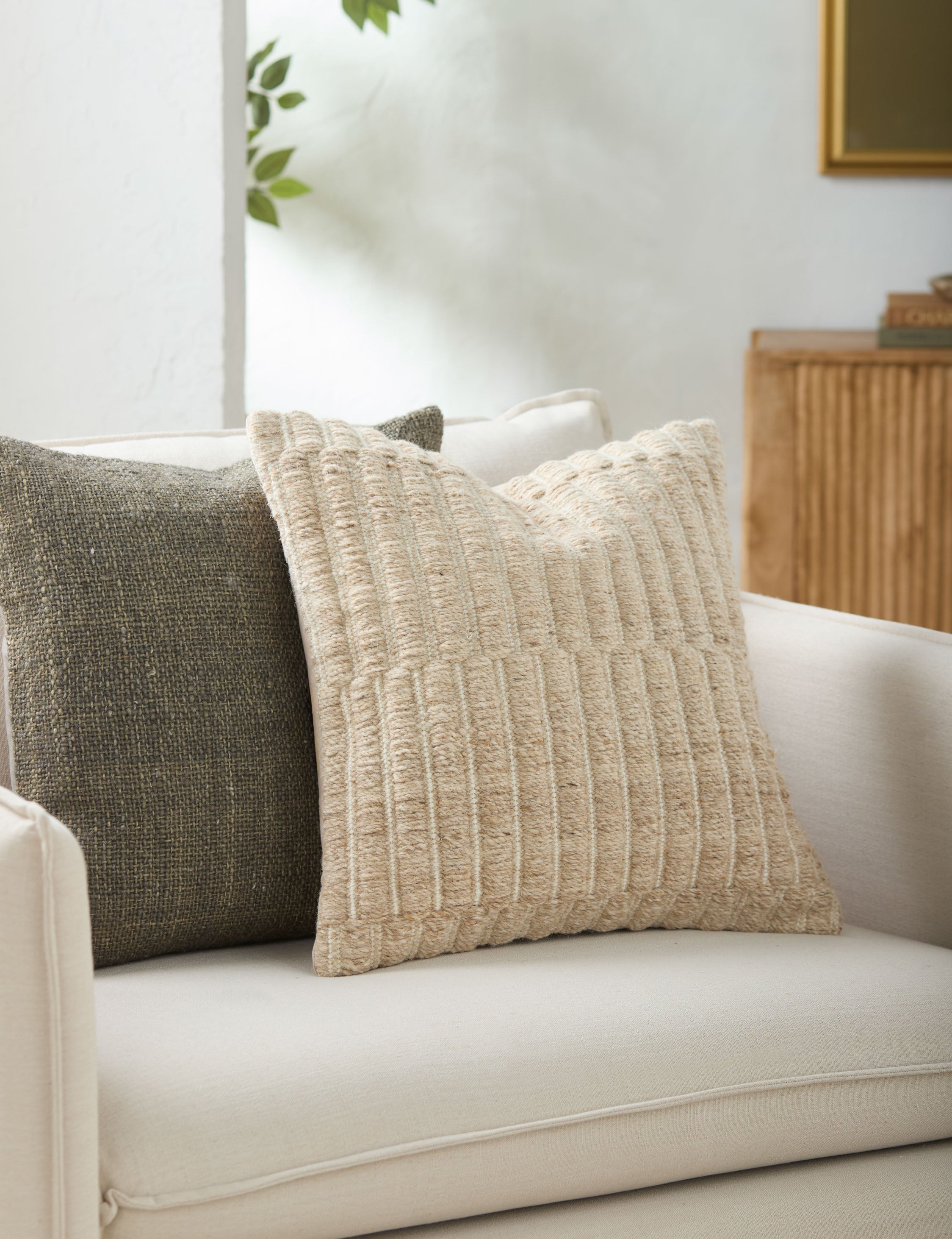 Mendia Pillow