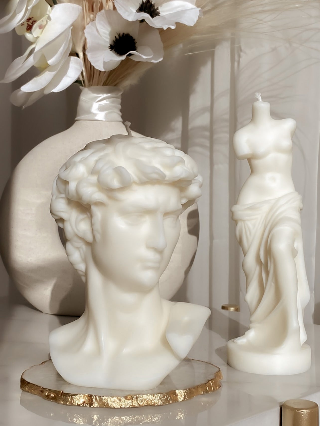 Anaïs Man in Sculpture White