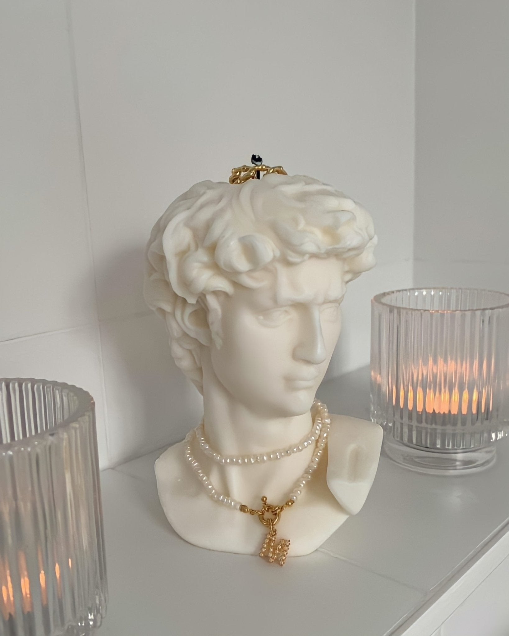 Anaïs Man in Sculpture White