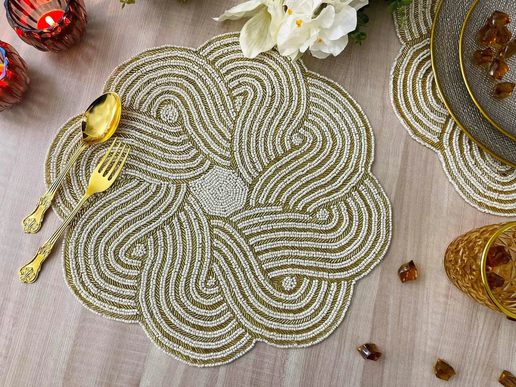 Intertwined Scallop Round Beaded Placemat - Gold/White