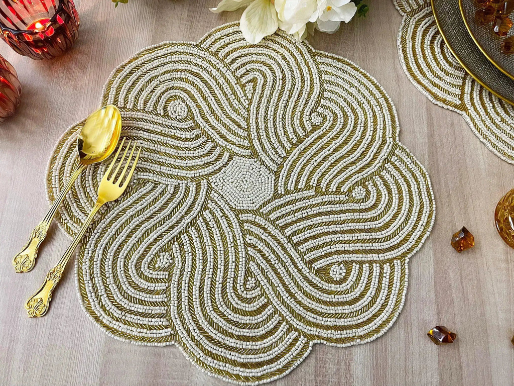 Intertwined Scallop Round Beaded Placemat - Gold/White